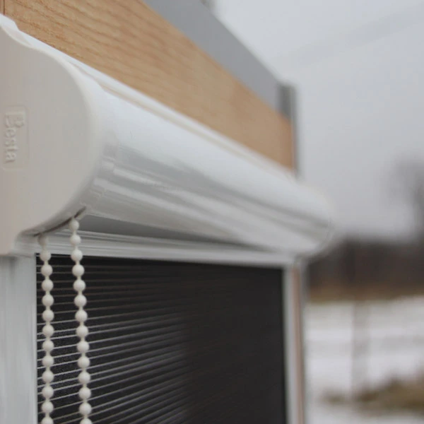 Roleta w białej kasecie Domarant Poznań